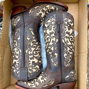 Cowgirl boots size 7!